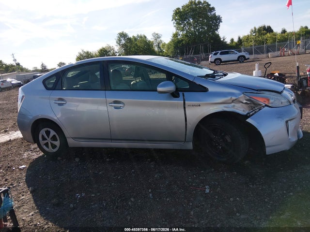 2013 Toyota PRIUS FOUR 缩略图 13
