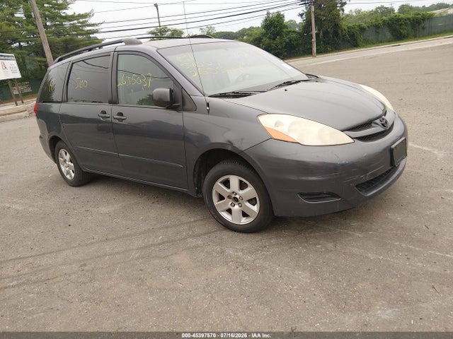 2008 TOYOTA SIENNA LE
