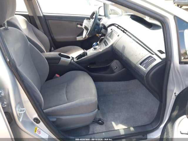 2015 Toyota PRIUS TWO photo 5