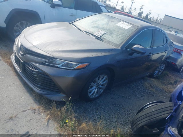 2020 Toyota CAMRY LE photo 2