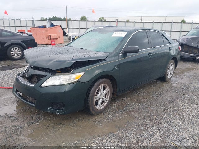 2010 Toyota CAMRY LE — миниатюра 2