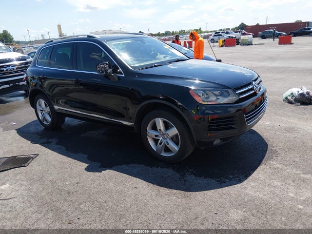 2013 VOLKSWAGEN TOUAREG VR6 LUX
