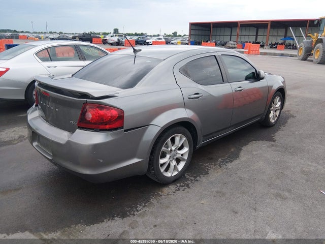 2013 Dodge AVENGER R/T — миниатюра 4