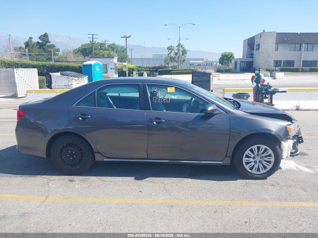 2014 Toyota CAMRY LE thumbnail 15