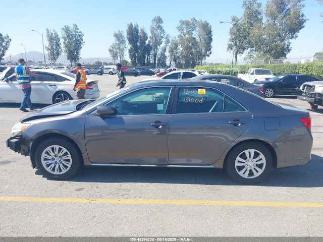 2014 Toyota CAMRY LE thumbnail 16