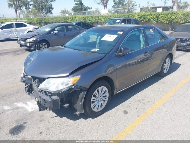 2014 Toyota CAMRY LE photo 2