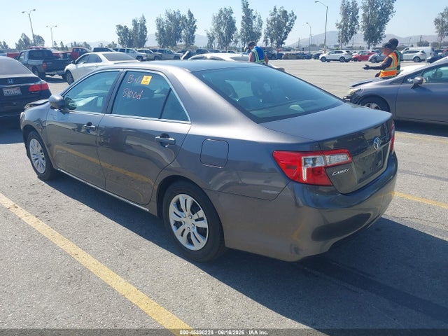 2014 Toyota CAMRY LE photo 3