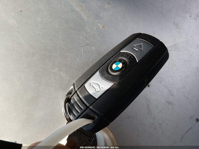 2011 BMW M3 — миниатюра 11