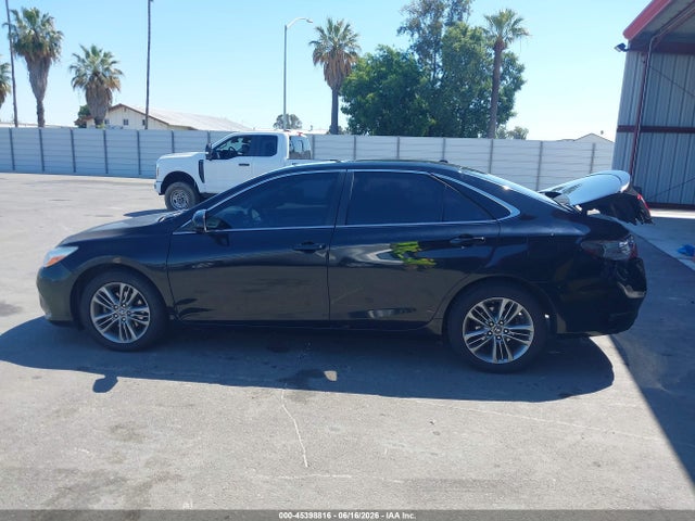 2017 TOYOTA CAMRY SE 14
