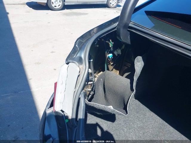 2017 TOYOTA CAMRY SE 18