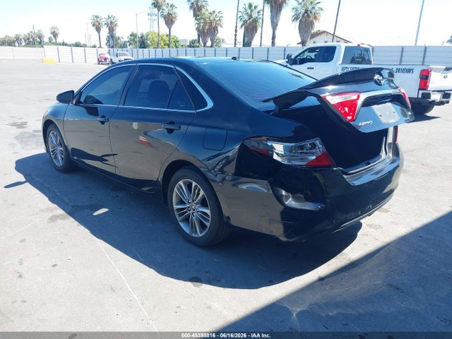 2017 TOYOTA CAMRY SE 3