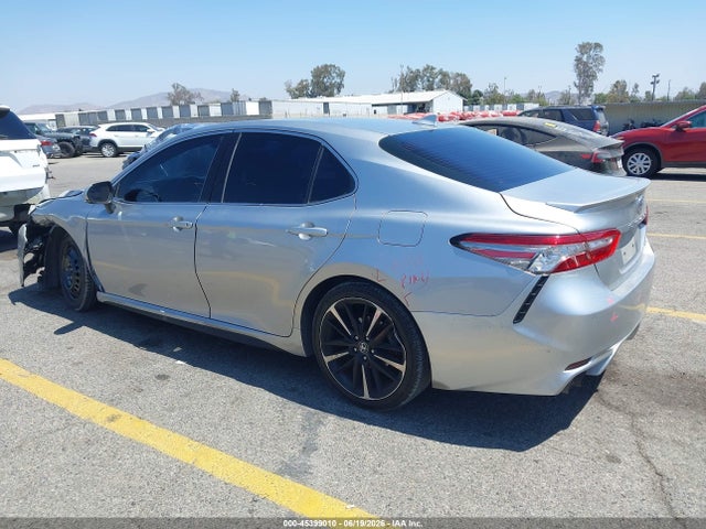 2018 Toyota CAMRY XSE 照片 3