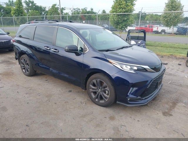2022 TOYOTA SIENNA XSE