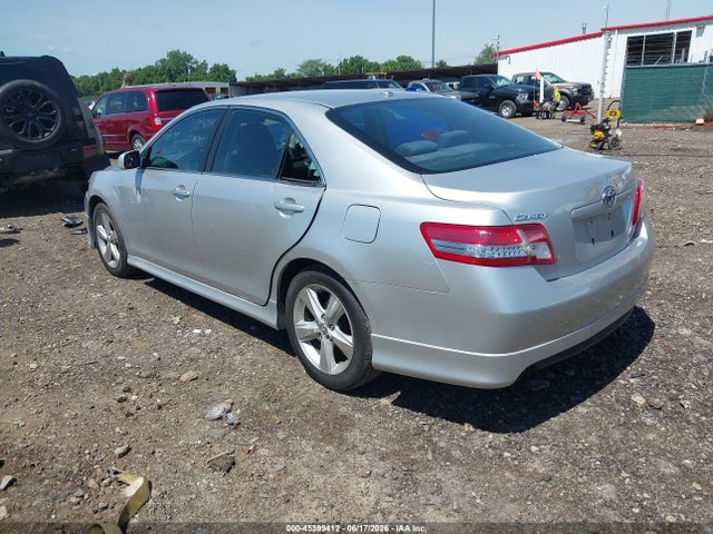 2010 Toyota CAMRY SE photo 3