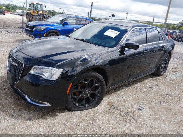 2018 Chrysler 300 TOURING — фото 2