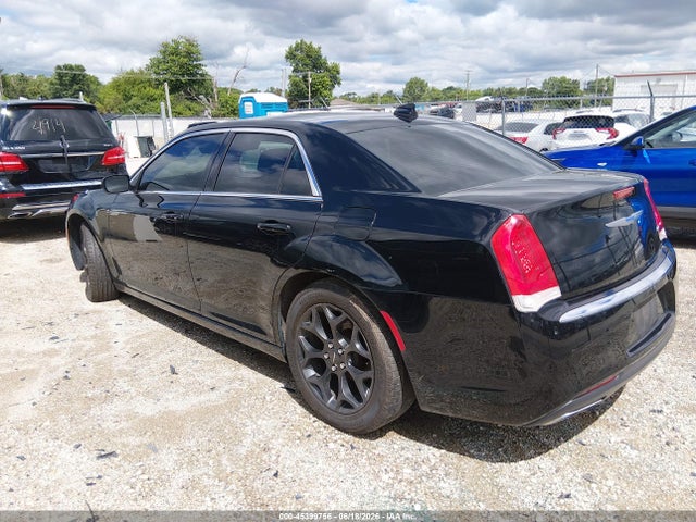 2018 Chrysler 300 TOURING — фото 3