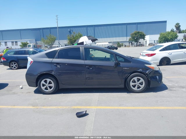 2013 Toyota PRIUS TWO 缩略图 14
