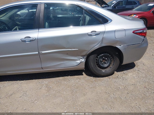 2016 Toyota CAMRY LE photo 6