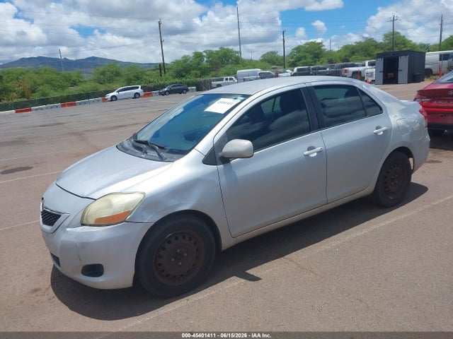 2011 Toyota YARIS photo 2