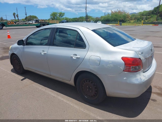2011 Toyota YARIS photo 3