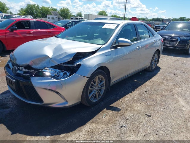 2016 Toyota CAMRY HYBRID SE photo 2
