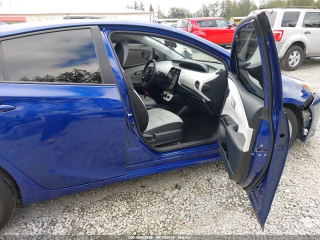 2016 Toyota PRIUS TWO — фото 5