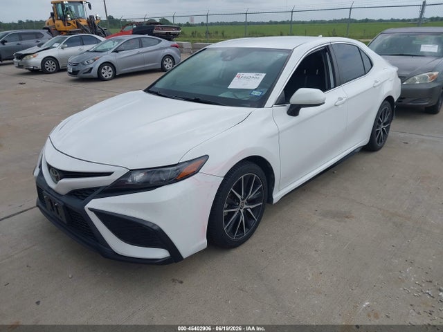 2021 Toyota CAMRY SE photo 2