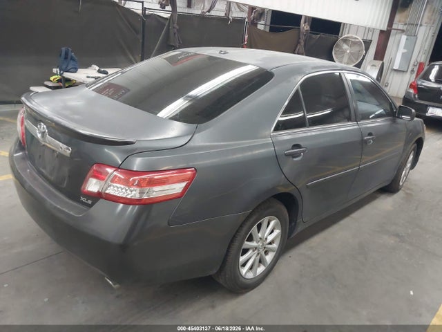 2011 Toyota CAMRY XLE V6 — фото 4