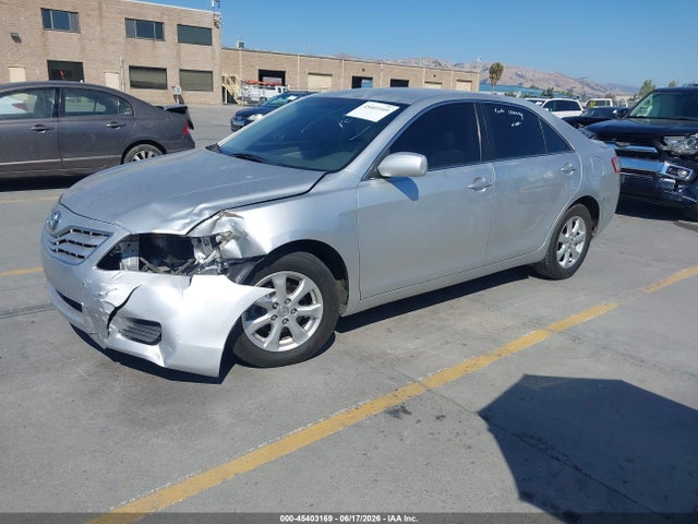 2010 Toyota CAMRY LE V6 photo 2