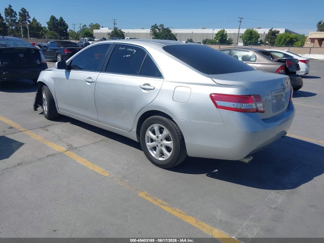 2010 Toyota CAMRY LE V6 photo 3