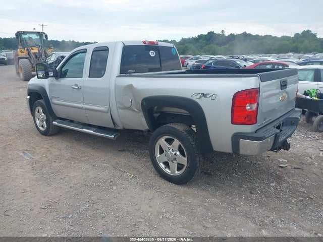 2012 Chevrolet SILVERADO 2500HD LT photo 3