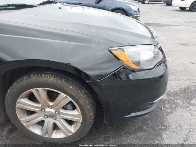 صورة 6 لـ 2013 Chrysler 200 LX