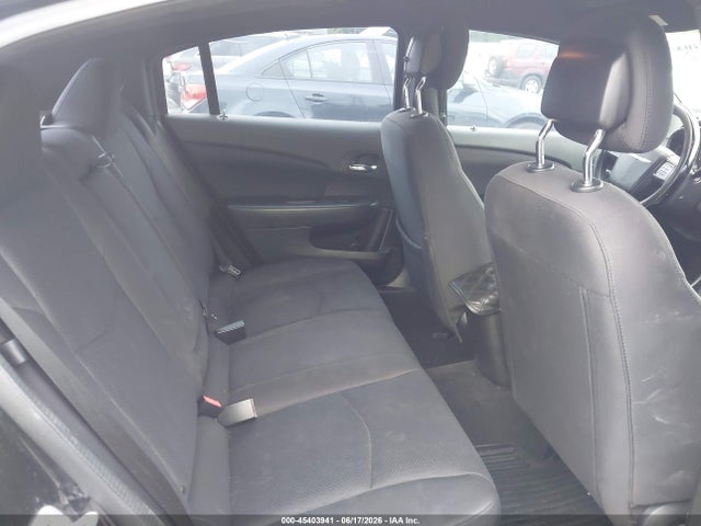 صورة 8 لـ 2013 Chrysler 200 LX