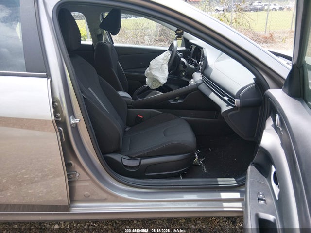 صورة 5 لـ 2023 Hyundai ELANTRA SE