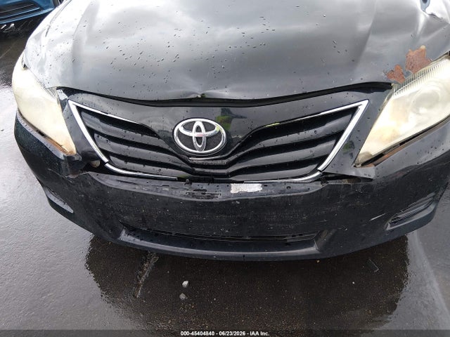 2011 Toyota CAMRY photo 6