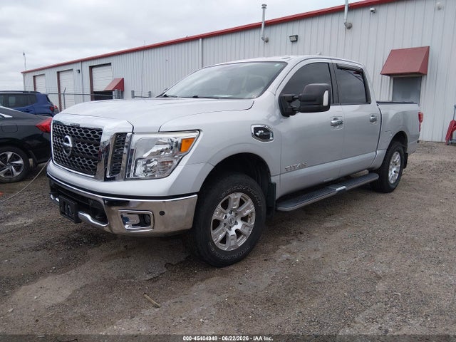 2017 Nissan TITAN SV — фото 2