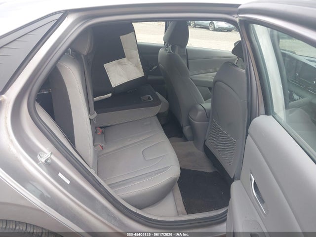 صورة 8 لـ 2022 Hyundai ELANTRA SEL