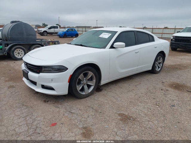 2016 Dodge CHARGER SXT — фото 2