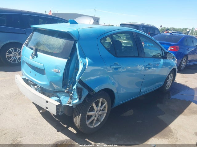 صورة 4 لـ 2015 Toyota PRIUS C THREE