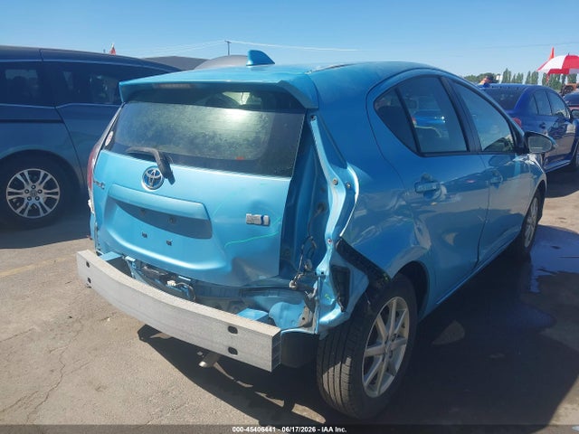صورة 6 لـ 2015 Toyota PRIUS C THREE