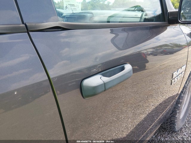 صورة مصغرة 16 لـ 2016 RAM 1500 TRADESMAN