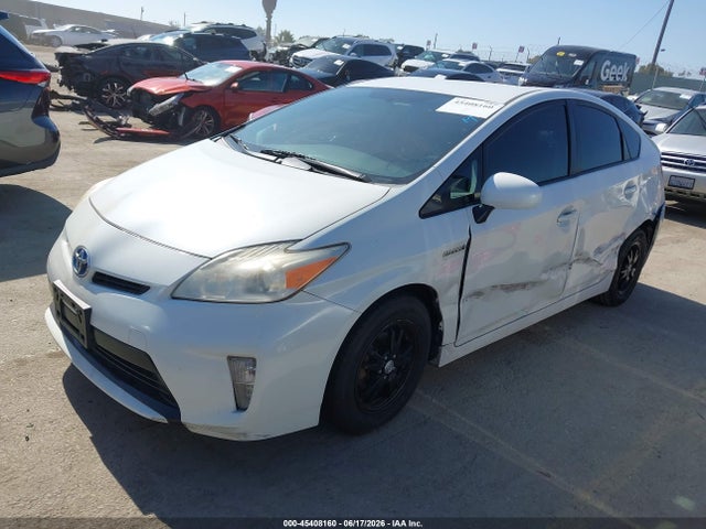 صورة 2 لـ 2015 Toyota PRIUS TWO