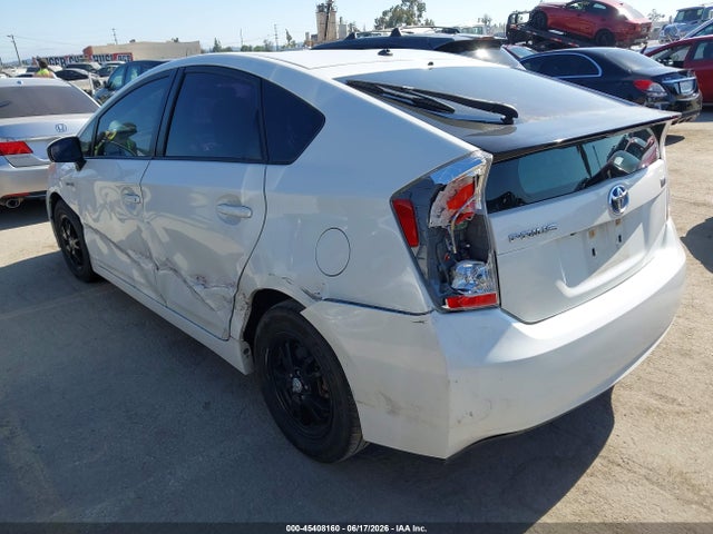 صورة 3 لـ 2015 Toyota PRIUS TWO