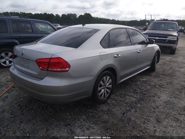 2013 Volkswagen PASSAT S 照片 4