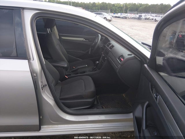 2013 Volkswagen PASSAT S 照片 5