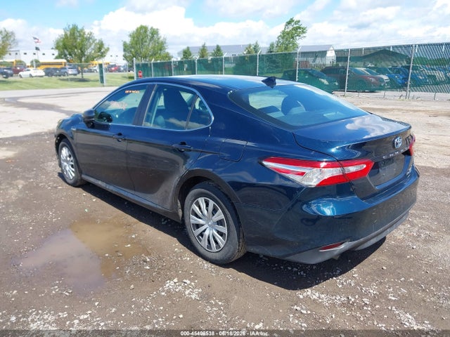 2020 Toyota CAMRY LE HYBRID — фото 3