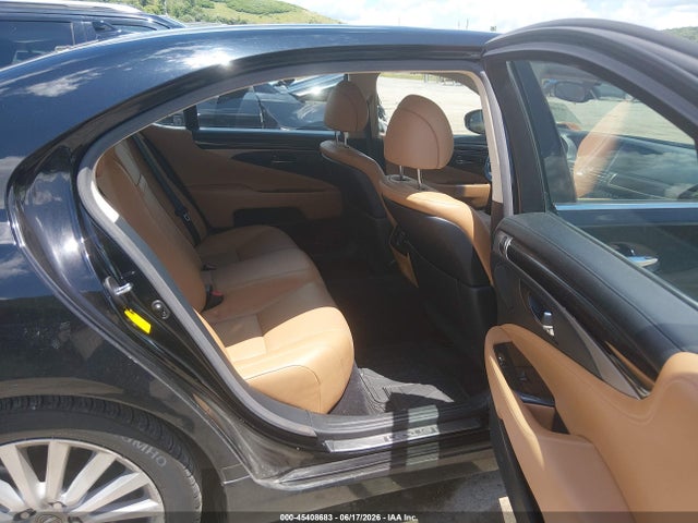 2013 Lexus LS 460 L photo 8