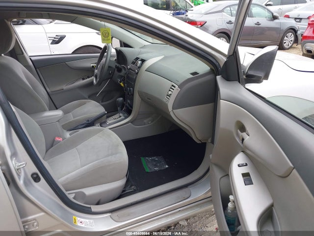 2010 Toyota COROLLA LE photo 5