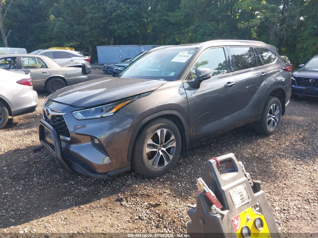 2021 TOYOTA HIGHLANDER XLE 2