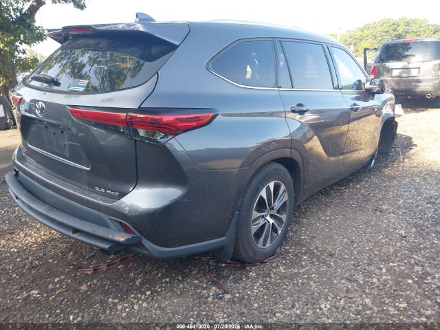 2021 TOYOTA HIGHLANDER XLE 4